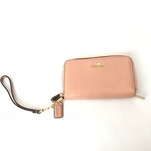 New Coach Blush rose petal zipped wristlet